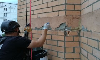Обследование фасада здания в Тайшете в октябре